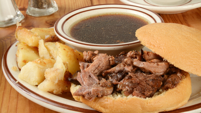 Roast beef sandwich au jus 