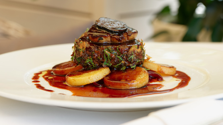Chateaubriand on plate with sides