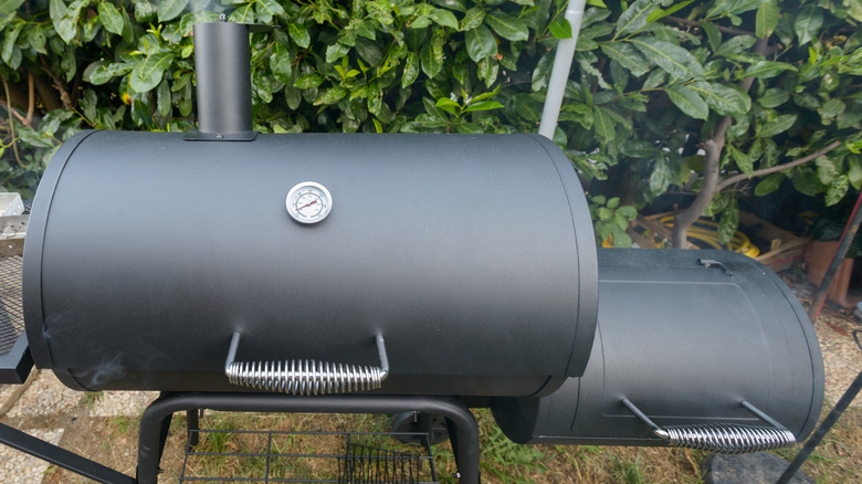 closed offset smoker