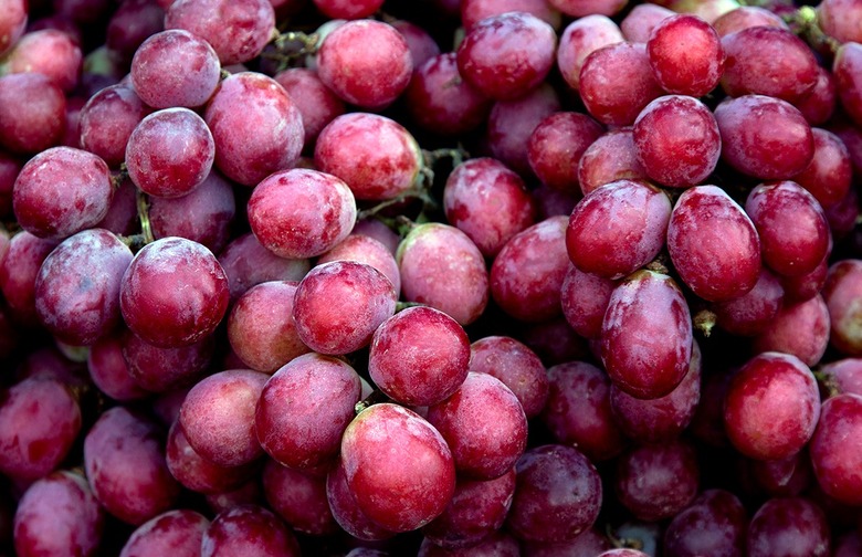 1950: 8 pounds of grapes