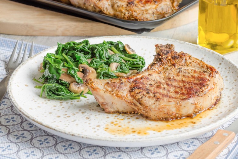 1944: 2 broiled pork chops