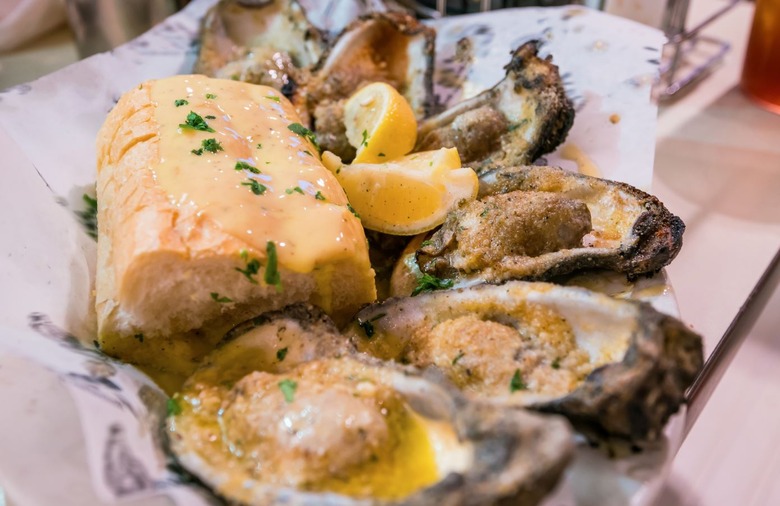 1948: Broiled oysters on toast