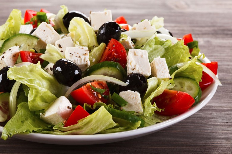1951: Greek salad for 3 or 4