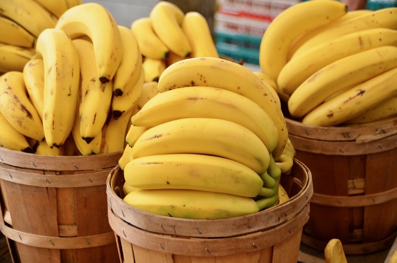 1981: 3 pounds of bananas 