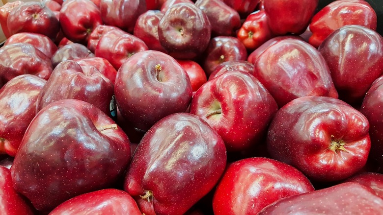 1992: 1 pound of Red Delicious apples