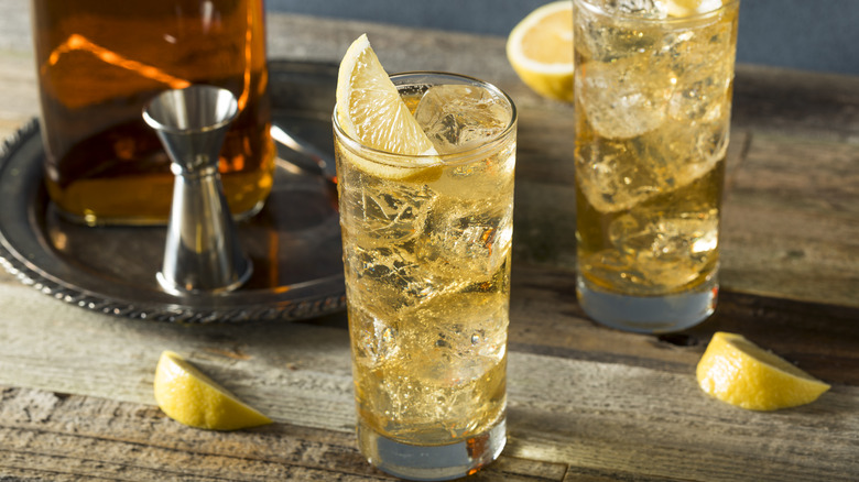 whiskey highballs with lemon slices