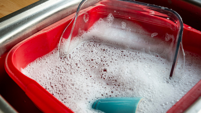 washing up bin with glass pan and mug