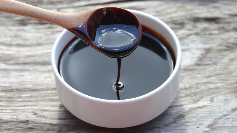 Bowl of molasses on table
