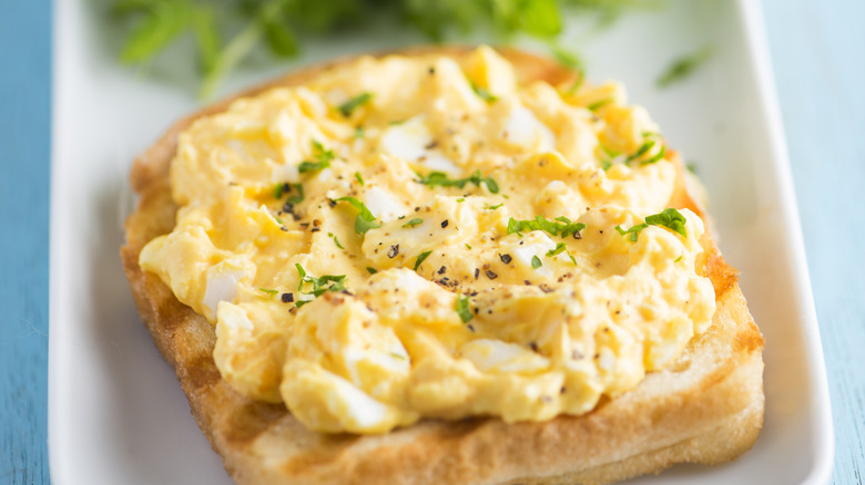 egg salad on toast