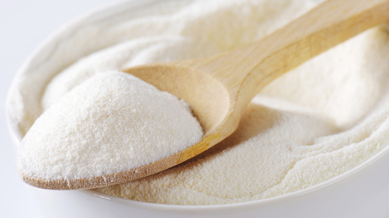 Dehydrated dairy powder