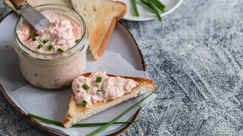 creamed tuna spread on toast