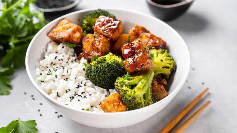 Tofu stir fry with broccoli