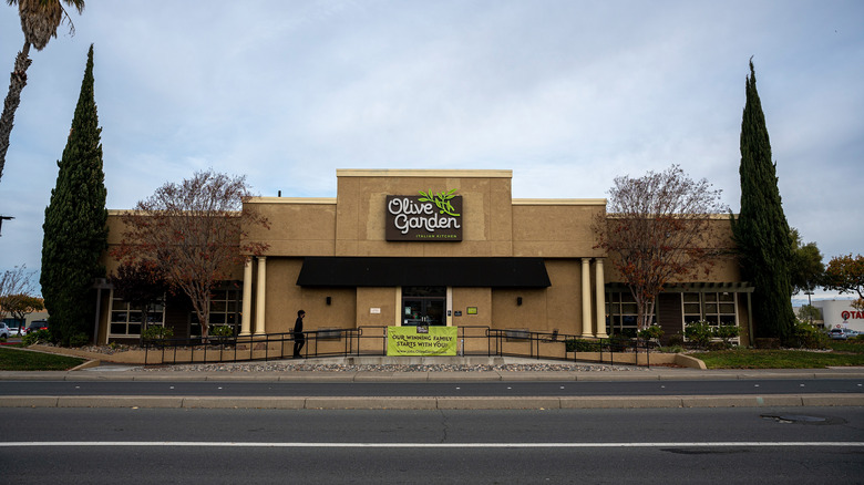 Olive Garden restaurant front entrance