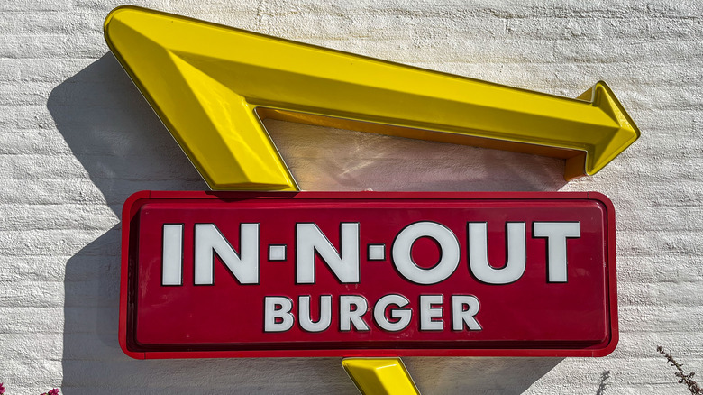 In-N-Out sign