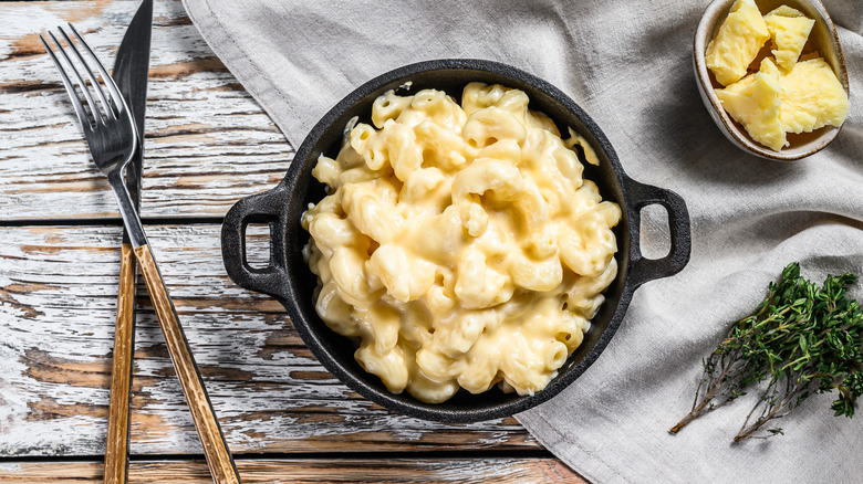 pot of mac and cheese