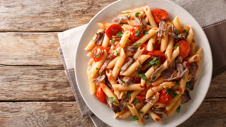 pasta penne with pulled pork