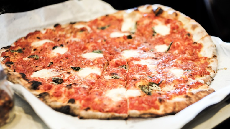 New Haven-style pizza