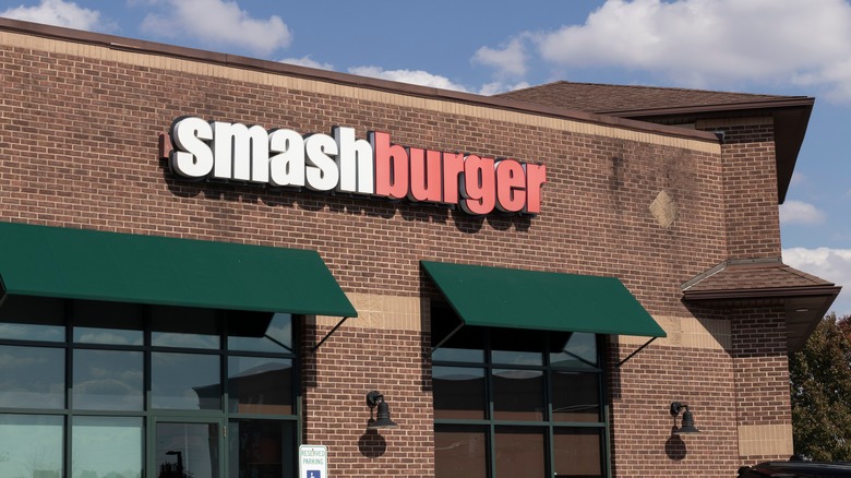 smashburger, restaurant, white and red letters