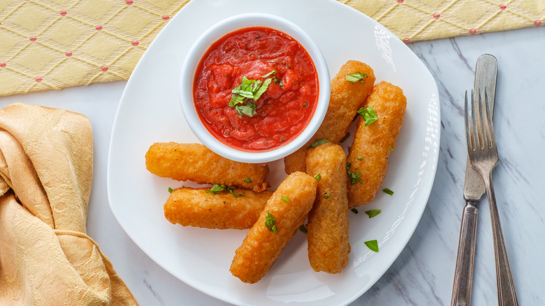 plate of mozzarella sticks