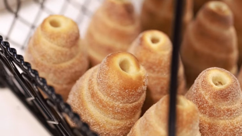 Crispý Cones in a basket