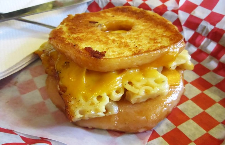 Tom & Chee, Various Locations