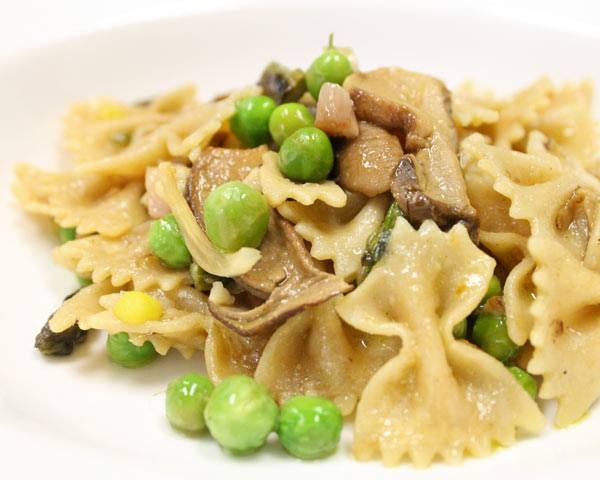 Whole-Wheat Farfalle with Porcini Mushrooms, Asparagus, and Peas