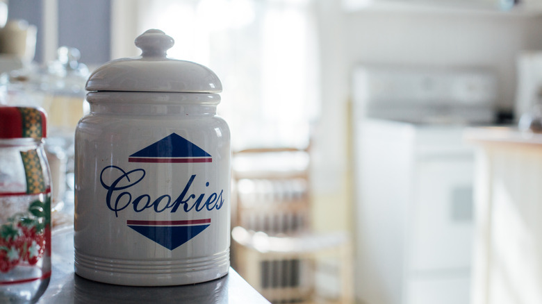 Decorative cookie jar