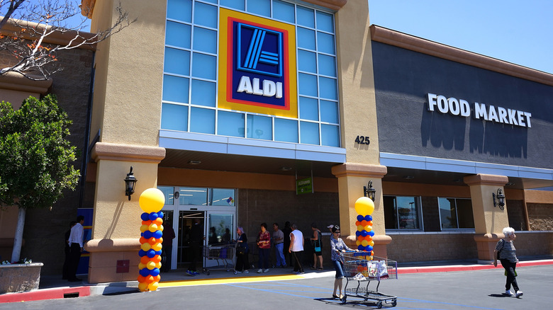 The outside of an Aldi store