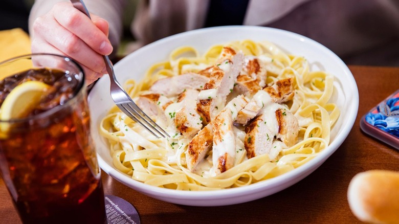 olive garden chicken fettuccine alfredo