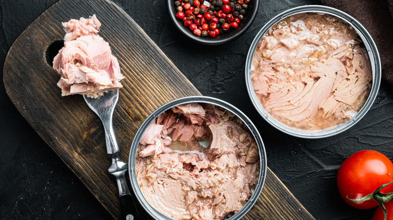 Canned tuna with tomatoes