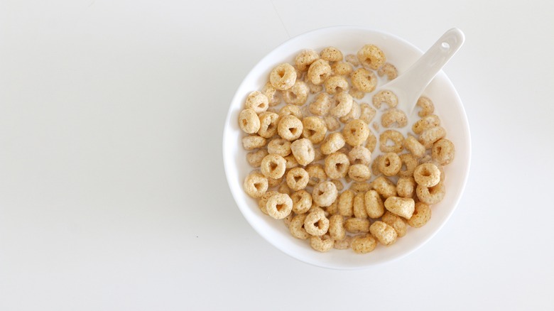 Bowl of Cheerios i
