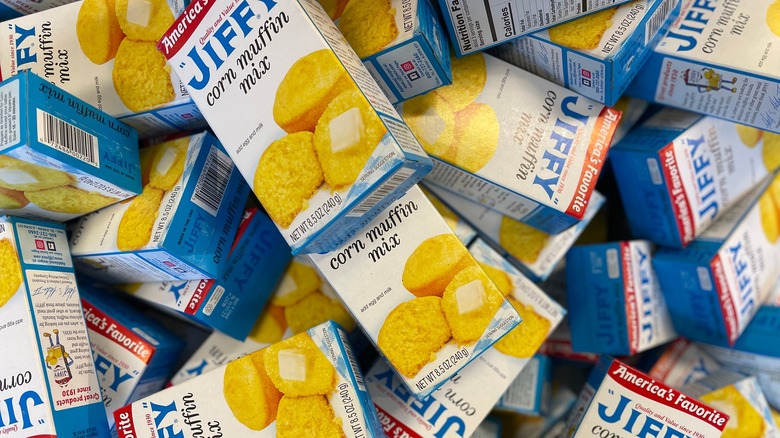 Jiffy corn muffin mix boxes