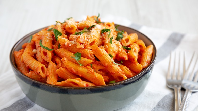 vodka sauce and noodles