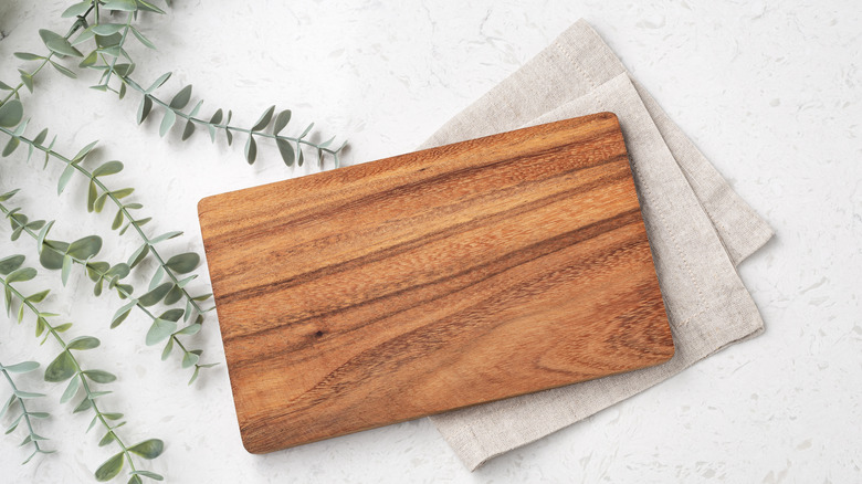 wooden cutting board 
