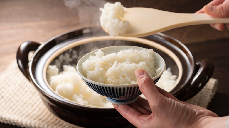 Cooking rice in a Japanese pot