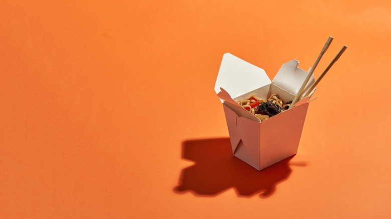 chow mein takeout box