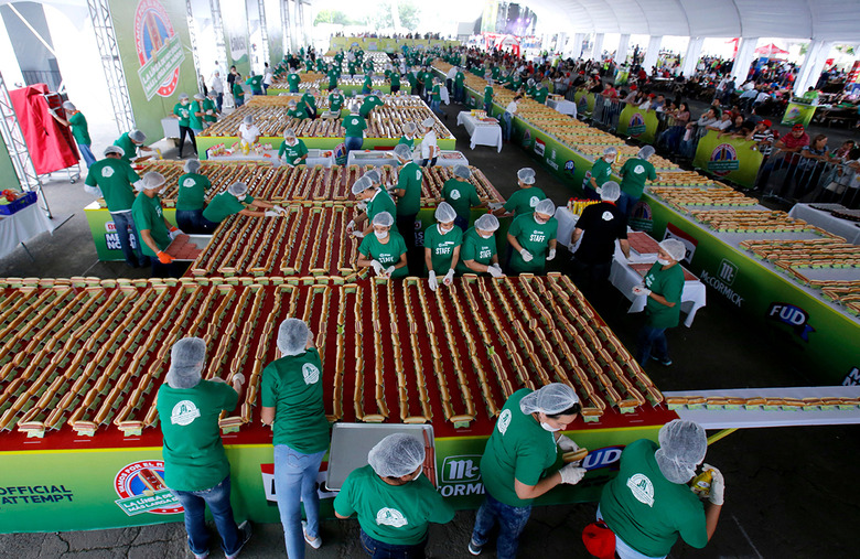 Longest line of hot dogs