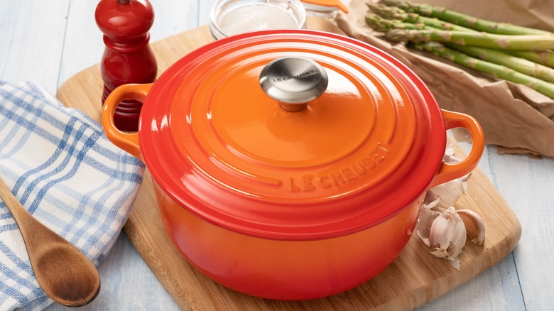 Enameled dutch oven