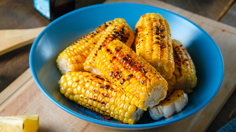 Grilled corn on the cob with seasonings