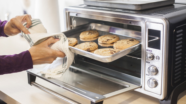Toaster oven style air fryer