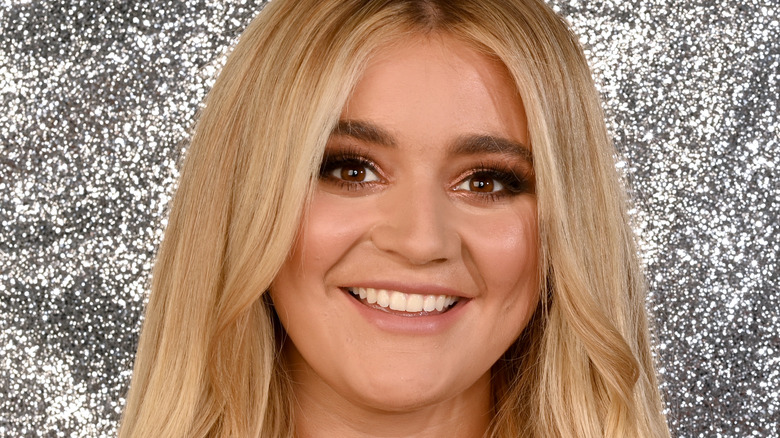 Tilly Ramsay glitter backdrop