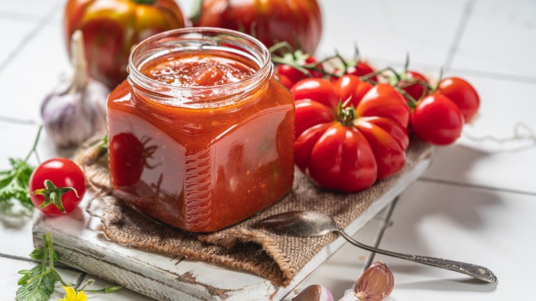 Tomato sauce in a jar