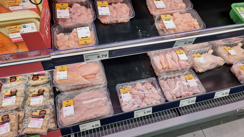 a view of the selection of raw chicken offered at Aldi