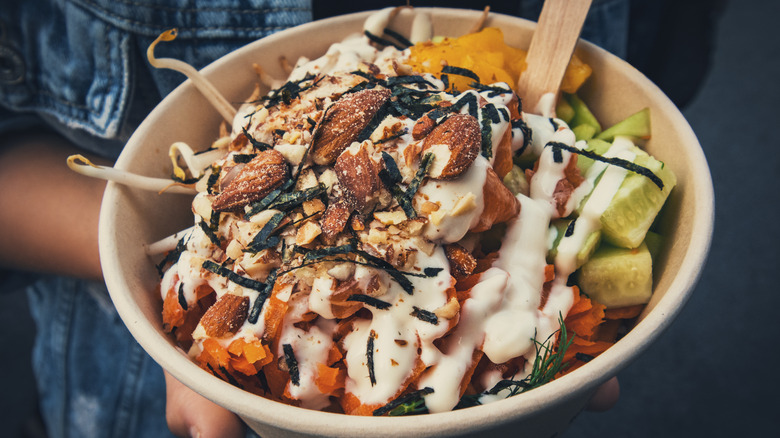 Salad with toasted almonds