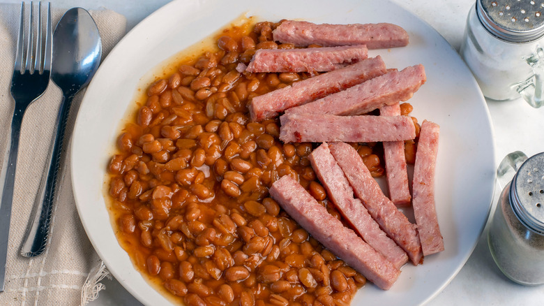A plate of baked beans and Spam fries