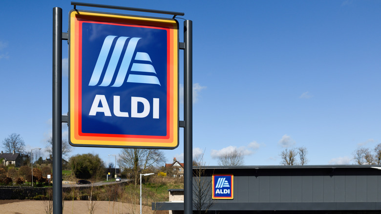 Aldi sign and storefront