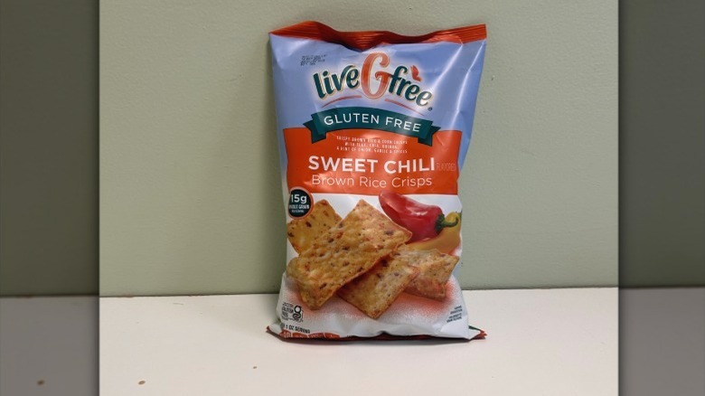 A bag of liveGfree Sweet Chili Crisps on a green and white background