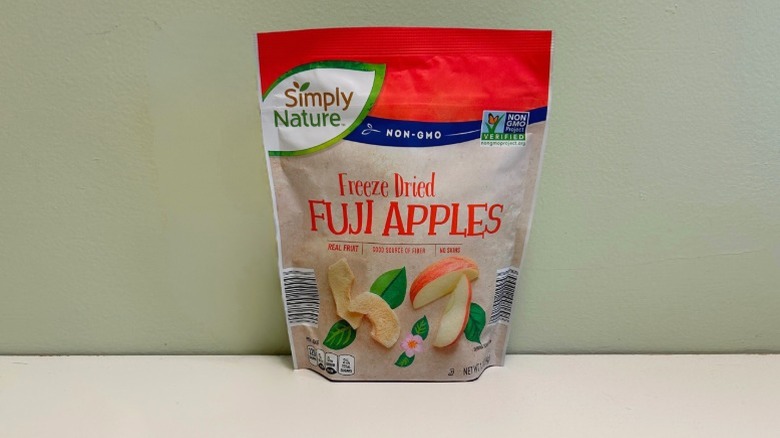 A bag of Simply Nature Freeze Dried Fuji Apples on a green and white background