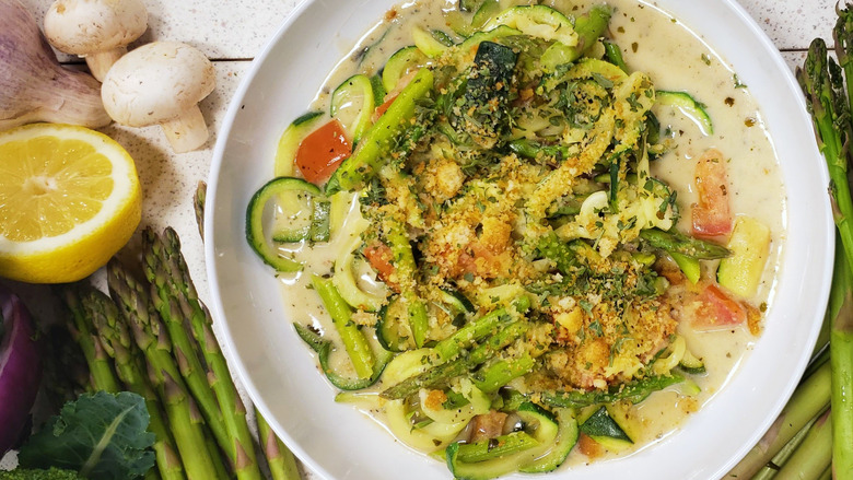 Zoodles and Asparagus wth Lemon Cream Sauce